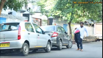 مقلب الرجل المقطوع بالنصف يرعب الناس في الشارع - شاهد ردود أفعالهم!