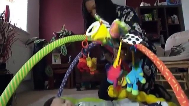 Hallucinant : d’origine africaine, cette femme a donné naissance à deux bébés blancs ! (Vidéo)