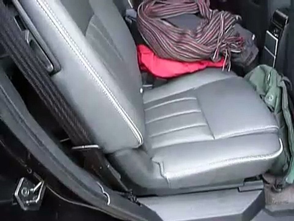 How to access the third row of seats in the Volvo XC90