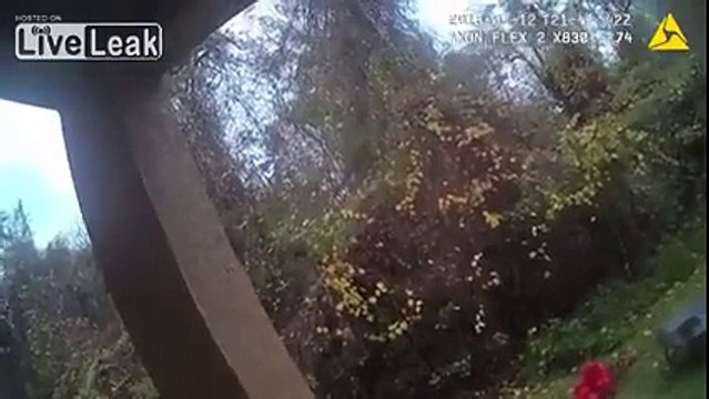 Il s'enfuit depuis un balcon mais il finit par tomber entre les bras d'un policier !