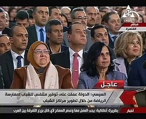 سيدة للرئيس: "أحنا وراك".. والسيسى يرد: عايزكم جنبى وأتمنى قدامى كمان