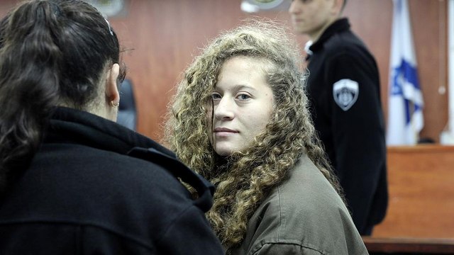 Ícone palestiniana Ahed Tamimi aguarda julgamento em detenção