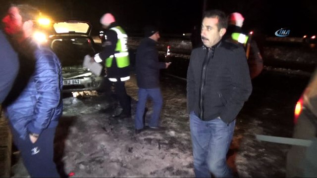 Gizli buzlanma zincirleme kazaya neden oldu: 4 yaralı