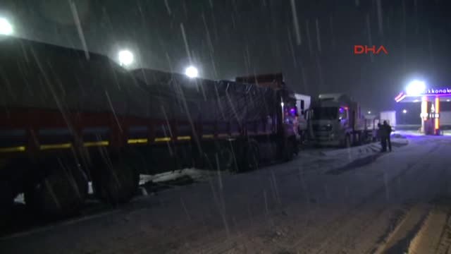 Erzincan'da Ulaşıma Kar ve Tipi Engeli