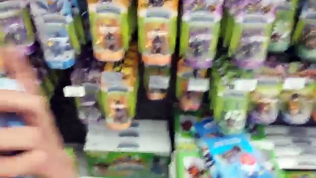 Skylanders Swap Force Hunting: Wave 3 & Christmas Shopping Fun @ Toys R Us - pt.8 - Secret Presents