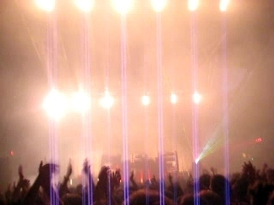 Chemical Brothers Laser (live @ Zenith Paris)