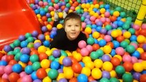 Indoor Playground Family Fun Play Area for kids playing with toys balls  & Baby playroom-e2_