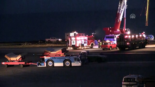 Pistten çıkan uçağı kaldırma çalışmaları başladı - TRABZON