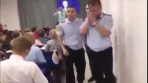 Autoridades Rusas irrumpen en salones de los testigos de Jehova