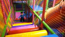 Playing Indoor Playground Kids Fun with Balls Toys Play cente for Kids Playroom Games-0Wfmy