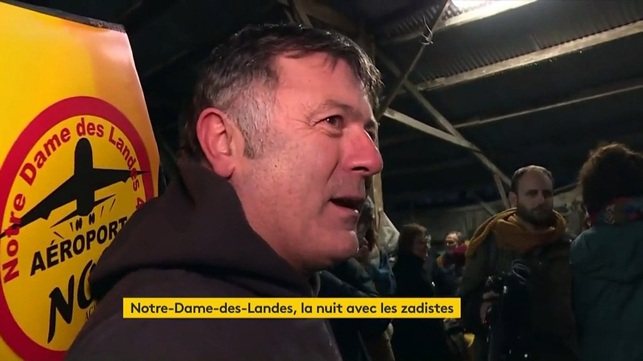 "On a gagné !" Les zadistes célèbrent leur victoire à Notre-Dame-des-Landes après l'abandon du projet d'aéroport