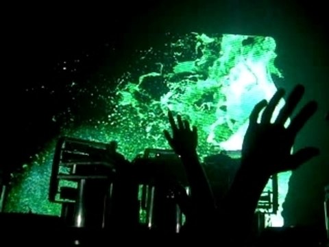 Chemical Brothers live Paris Zénith 241107 Saturate believe