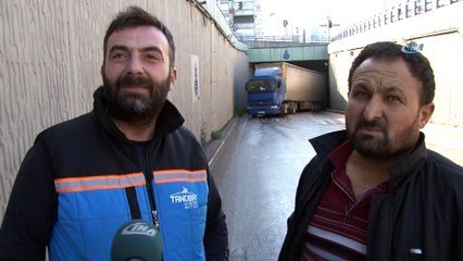 Alt geçitte arıza yapan tır trafiği felç etti