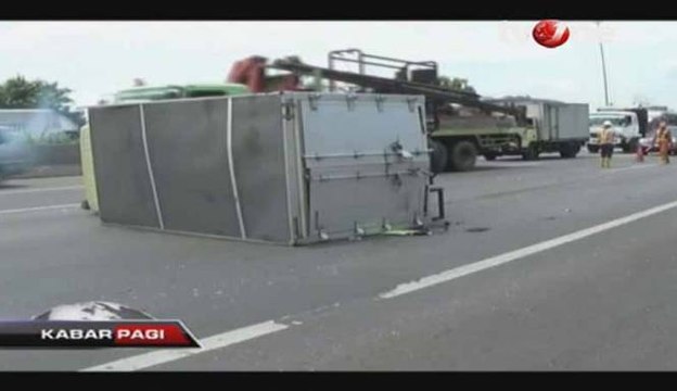 Kecelakaan Truk, Tol Jakarta-Cikampek Macet hingga 2 Km