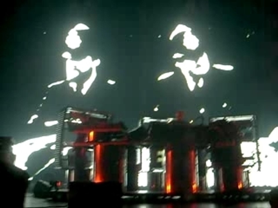 Chemical Brothers live @ Paris Zénith 24 11 07 Leave home