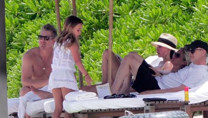 Courteney Cox Looks Awesome in Bikini