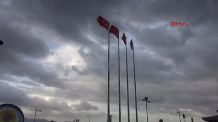 İzmir-Fırtınada Deniz Taştı