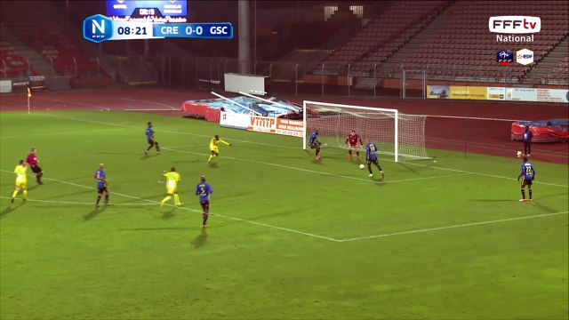 Grosse occasion avec le ballon qui finit sur le poteau