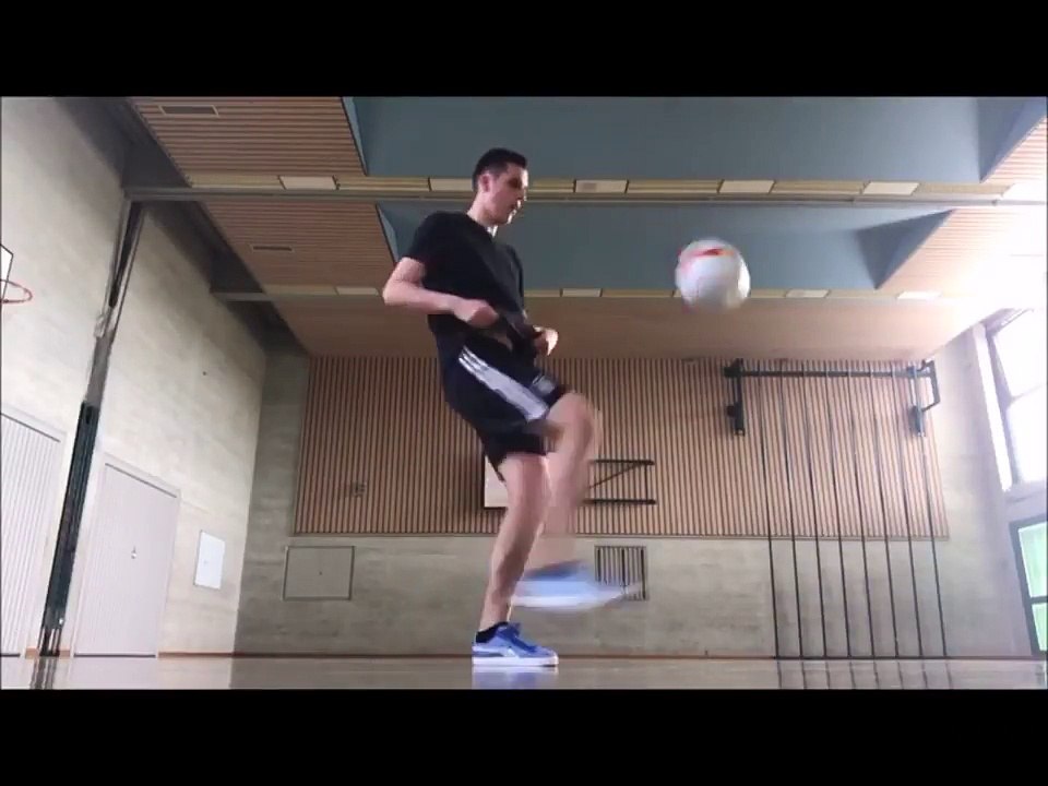 Marquer des paniers de baskets avec des jongles de foot !