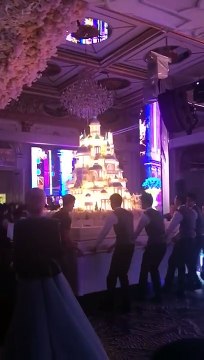 Gâteau de mariage à 180000 euros au Kazakhstan !!