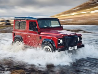 Video herunterladen: VÍDEO: el Land Rover Defender sigue vivo, mira esta super versión