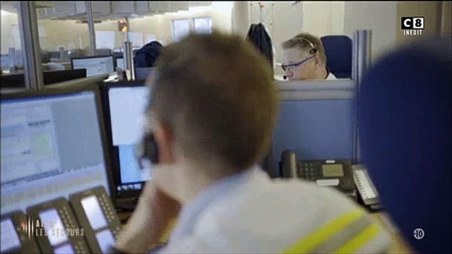 Victime d'hallucinations, un homme appelle les urgences, convaincu de retrouver des cadavres chez lui - Regardez