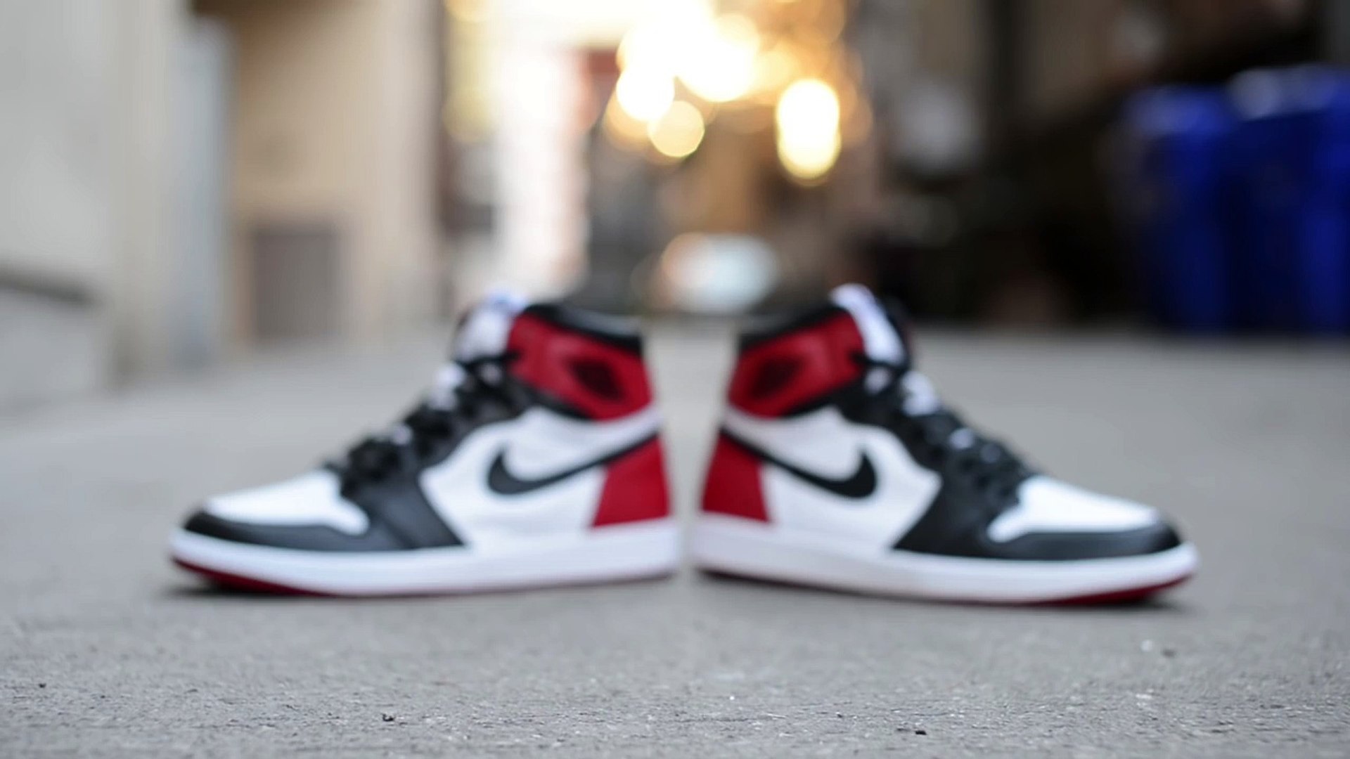 black toe jordan 1 on feet