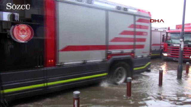 Fırtına 103 km hızla vurdu! İzmir’i sel aldı