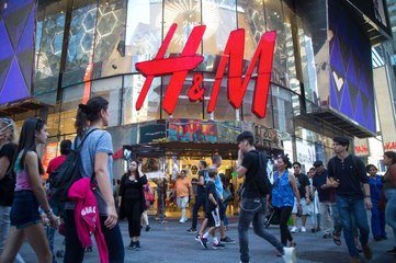 Irkçılıkla Suçlanan H&M, Güney Afrika'daki Mağazalarını Kapattı