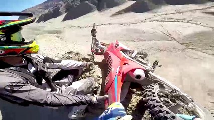 Deux motards roulent sur des lignes de crêtes et se retrouvent en galère (Utah)