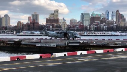 Un hélicoptère de l'Us Navy casse sa roue arrière lors d'une manoeuvre