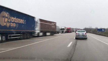 Bulgaristan'a Açılan Sınır Kapılarında Tır Kuyruğu