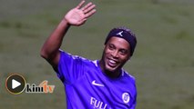 Ronaldinho umum bersara di usia 37 tahun