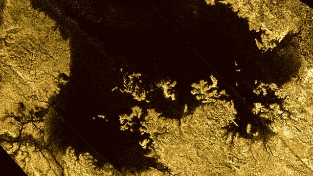 ¿Un océano extraterrestre bajo la superficie? La NASA descubre que Titán tiene nivel del mar como la Tierra