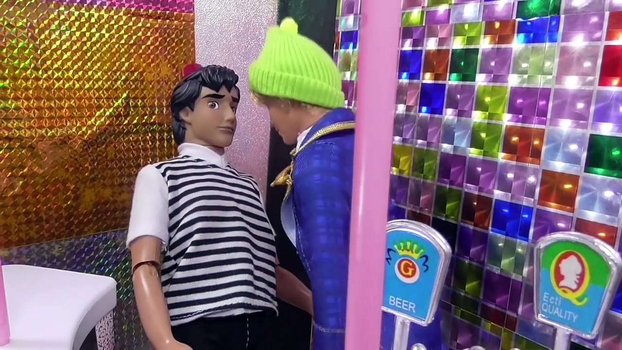 Adrien y Marinette conocen a un viejo amigo | Videos de ladybug y cat noir