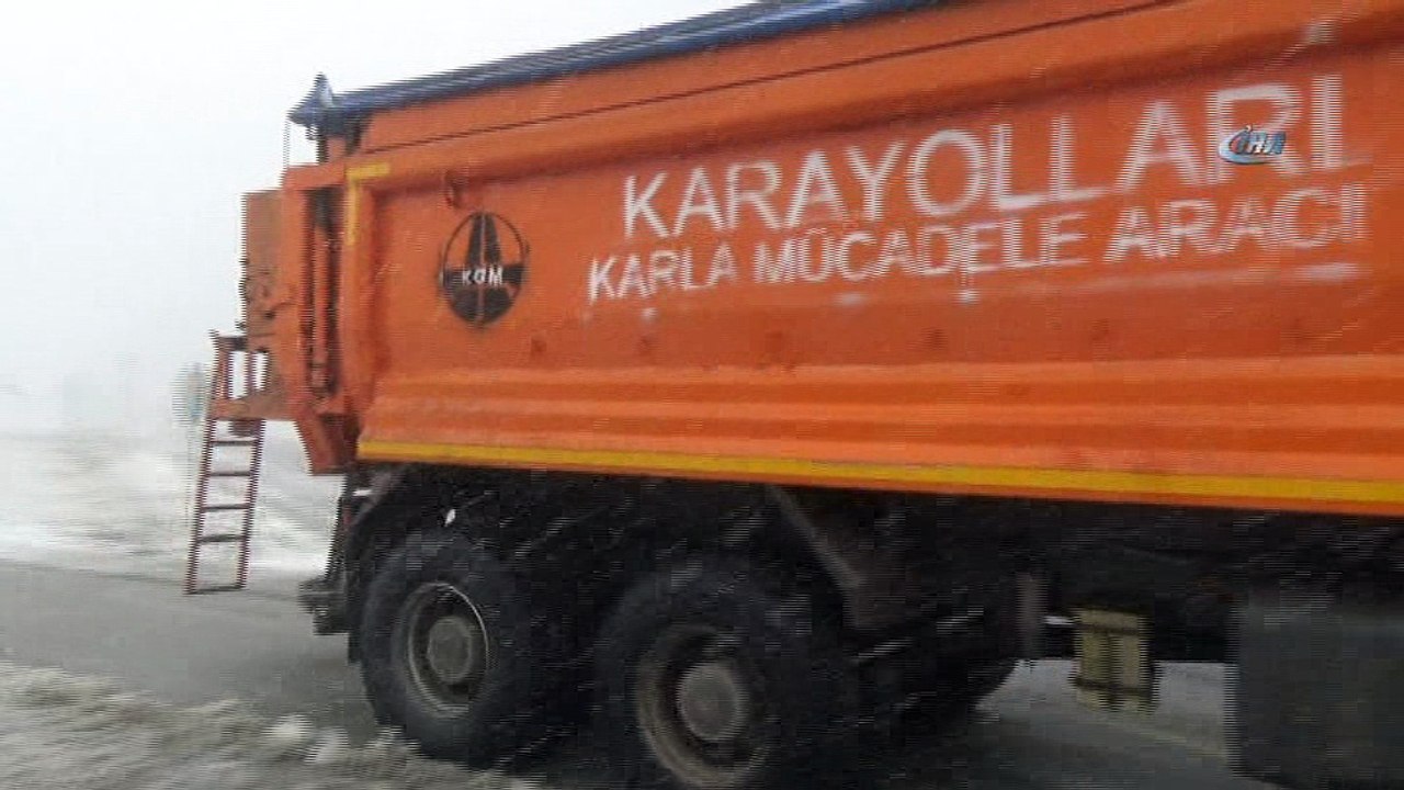 Bolu Dağında kar yağışı ve sis etkili oluyor