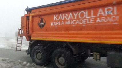 Bolu Dağında kar yağışı ve sis etkili oluyor