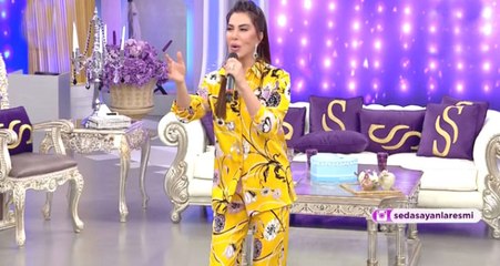 Ebru Yaşar, Seda Sayan'ın Programında Giydiği Kıyafetle Alay Konusu Oldu