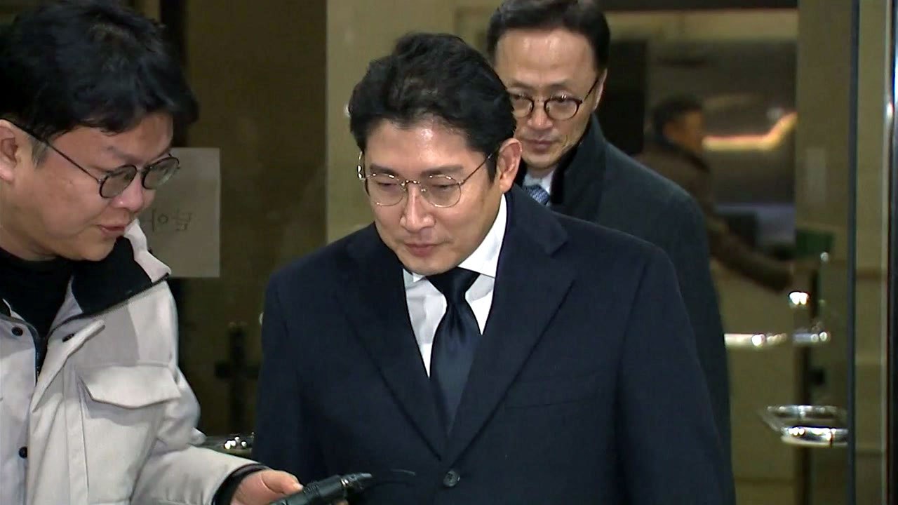 '100억 비자금 혐의' 조현준 효성 회장 밤샘 조사 뒤 귀가 / YTN