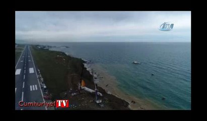 Uçak santim santim havaya kaldırıldı