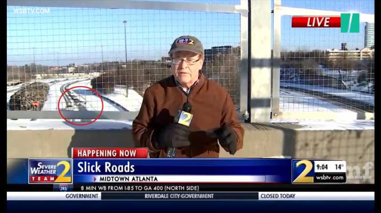 Ce journaliste a choisi l'endroit idéal pour parler sécurité routière