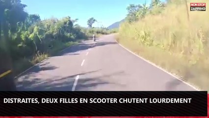 Distraites par un motard, deux filles en scooter chutent lourdement (vidéo)