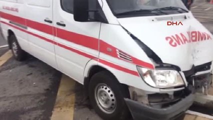 Aksaray'da Ambulansla, Otomobil Çarpıştı 5 Yaralı