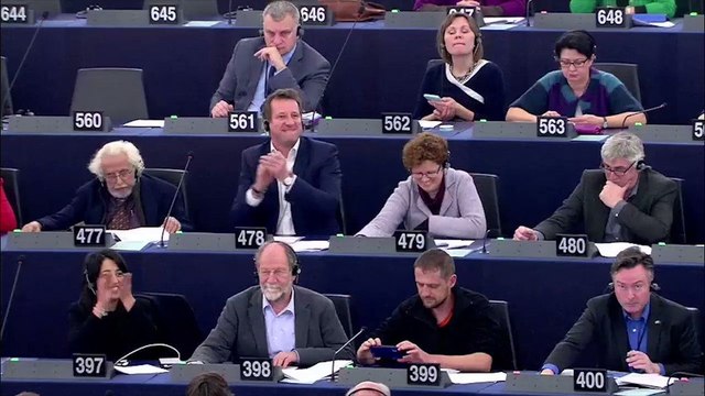 L'explosion de joie de Yannick Jadot après l'interdiction de la pêche électrique