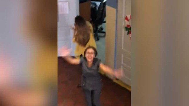 La bouleversante réaction d'une école de Porto Rico lorsque le courant est rétabli après 112 jours de coupure