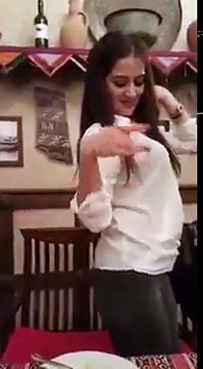 arab sexy girl having big ass dance in home