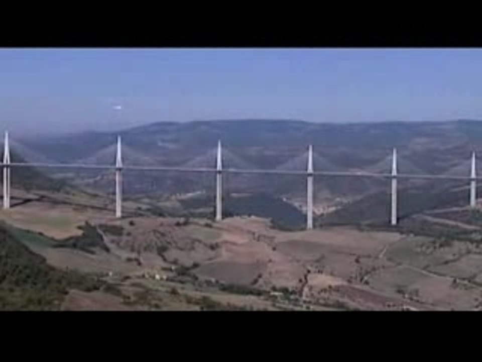 [TECHNO] Airbus A380 au  dessus du Viaduc Millau [Goodspeed