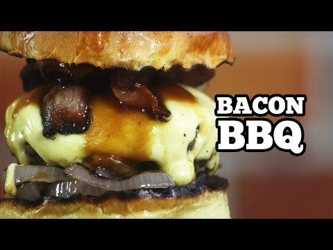 Bacon BBQ Burger - Hamburguer caseiro com Bacon e Molho Barbecue - Sanduba Insano