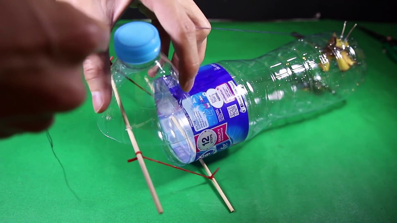 Faire un piège de dinosaure intelligent en utilisant une bouteille en plastique