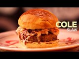 Hambúrguer de Pernil com Coleslaw e Barbecue - Sanduba Insano